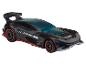 Een zwarte Hot Wheels sportwagen met een spoiler.