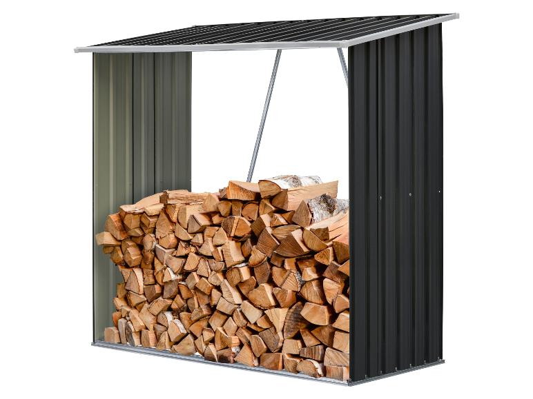 Houtopslag gevuld met boomstammen