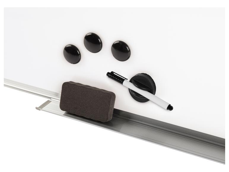 Whiteboard met wisser, stift en magneten.