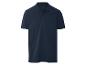 Donkerblauw poloshirt met korte mouwen.