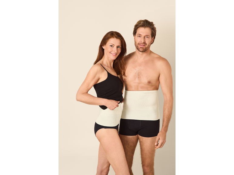 Man en vrouw met merinowollen rugwarmers.