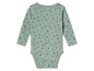 Een baby romper met lange mouwen met een groene stippenprint.