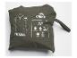 Groene opvouwbare jas met iconen voor waterafstotend, waterdicht, winddicht en ademend.