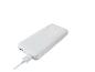 Witte powerbank met aangesloten USB-kabel en oplaadindicatoren.
