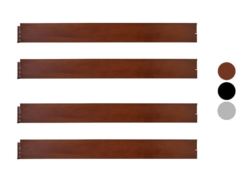 Vier bruine houten planken met kleurstalen aan de zijkant