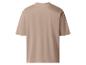 Achterkant van een beige heren T-shirt