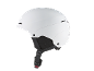 Witte skihelm met zwarte kinband en rode gesp, zijaanzicht.