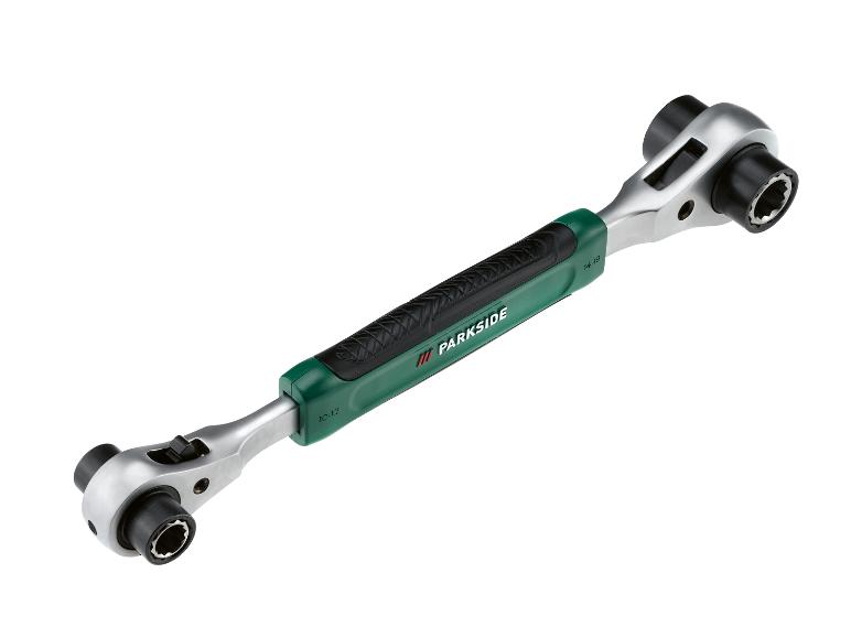 Een Parkside ratel met verwisselbare doppen.