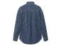 Een blauwe denim overhemd met lange mouwen.
