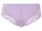 Lila onderbroek met kant.