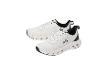 Een paar witte sportschoenen met zwarte details.