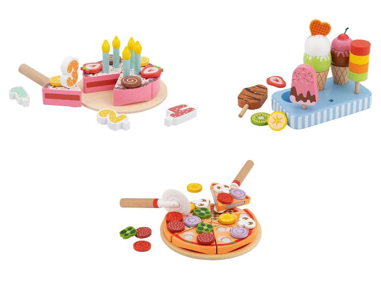 Houten speelgoedvoedselset met verjaardagstaart, ijscokraam en pizza.