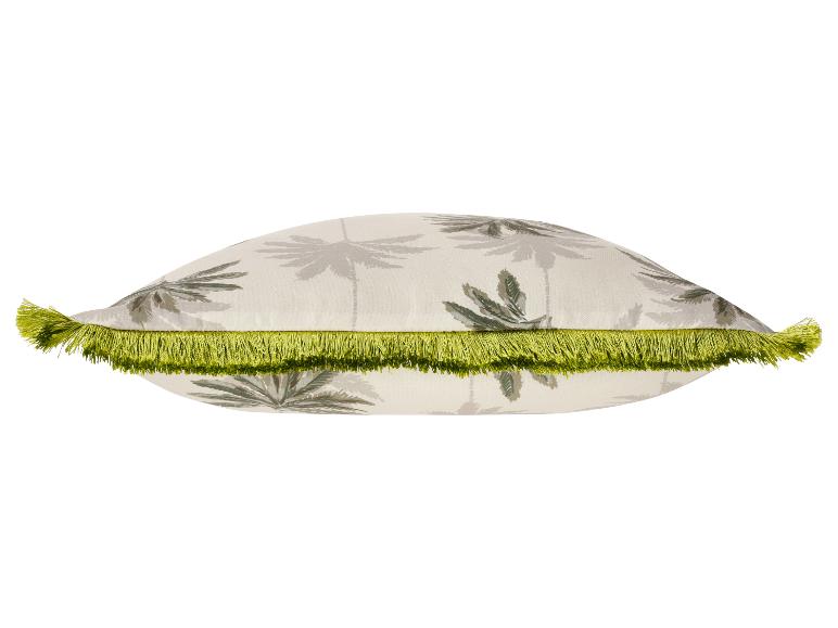 Decoratief kussen met palmboompatroon en groene franjes.