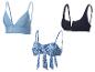 Triangel bikini's, blauw en donkerblauw, en een bikini top met strik, paisley print.