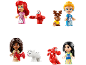 Set van acht kleine plastic speelgoedfiguurtjes van prinsessen en hun dieren.