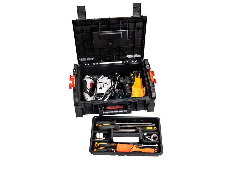 Een gereedschapskist met een boormachine, schroevendraaiers en gereedschap.