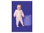 Lachende baby in roze romper staat naast paarse poef met oren.