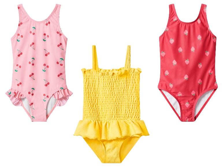 Drie kinderzwempakken: roze met kersen, geel met ruches en rood met aardbeien.