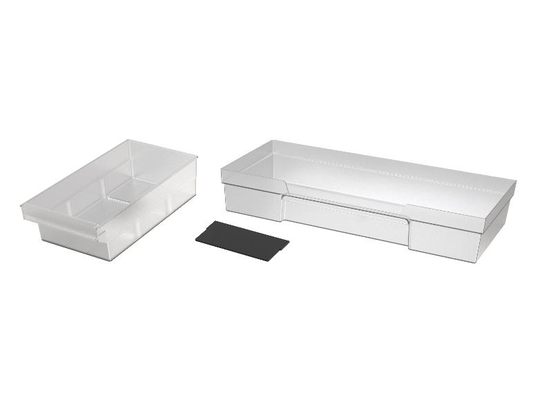 Twee transparante plastic bakjes voor de koelkast en een zwarte houder.