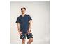 Herenpyjama met een marineblauw T-shirt en shorts met citroenpatroon.
