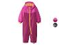 Kinderwinteroverall in twee tinten roze met een oranje rits en elastische manchetten.