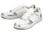 Witte en zilveren sneakers met witte veters