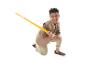 Een jongen in een bruine outfit met een Star Wars-lichtje.