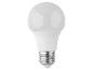 Witte LED-lamp met E27 fitting op een witte achtergrond