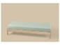 Licht houten eenpersoonsbed met mintgroen matras op een beige achtergrond.