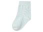 Een lichtblauwe sok, geïsoleerd op een witte achtergrond.