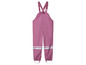 Roze regenbroek met bretels voor kinderen.
