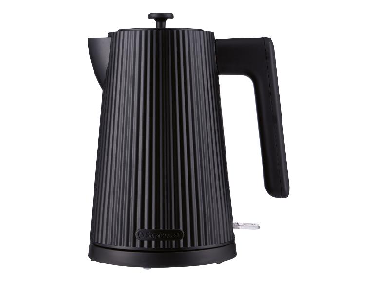 Zwarte SilverCrest waterkoker met geribbeld design.