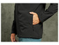 Zwarte softshell jas met ritssluiting.