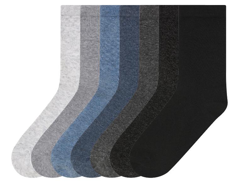 Zeven paar sokken in verschillende kleuren, waaronder zwart, grijs en blauw.