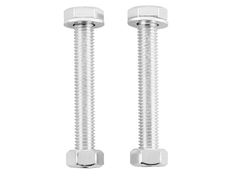 Twee zilverkleurige metalen bouten en moeren op een witte achtergrond.