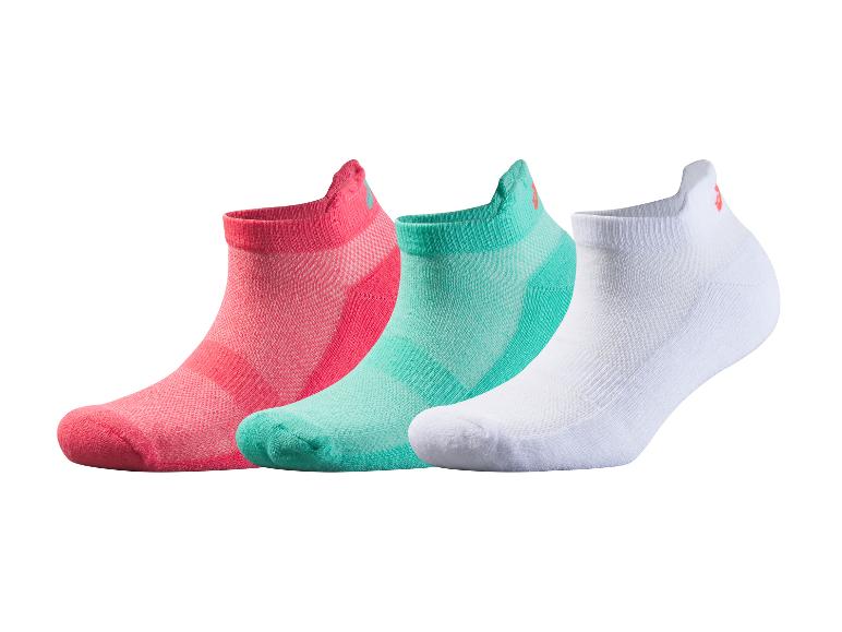 Drie paar damesokken in verschillende kleuren.