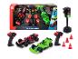 RC-raceset met twee auto's, afstandsbedieningen, verkeerslicht en pionnen.