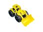 Gele speelgoed voorlader met zwarte wielen op een witte achtergrond