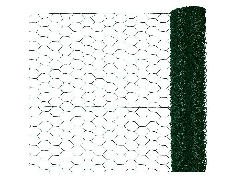 Groen zeshoekig gaashekwerk, gedeeltelijk uitgerold van een rol.