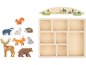 Houten plank met bosdierfiguren en een decoratieve bosrand.