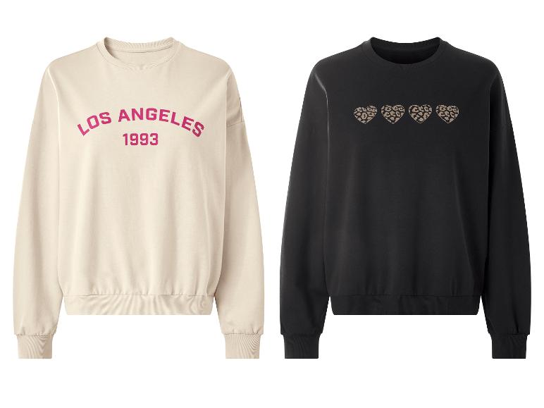 Twee truien met lange mouwen: één beige met 'LOS ANGELES 1993' tekst, één zwart met luipaardprint harten.