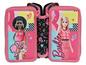 Een roze Barbie etui met twee compartimenten met verschillende ontwerpen.