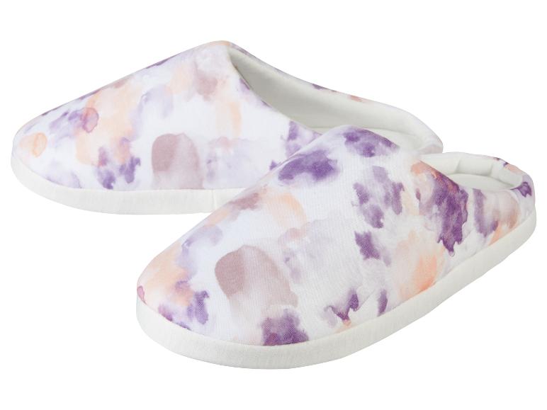 Slippers met aquarelprint, in mauve en perziktinten.