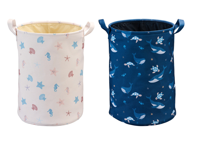 Twee opbergmanden met een maritiem thema, een met zeesterren en zeepaardjes, de ander met walvissen en schildpadden.