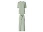 Mintgroen geribbeld T-shirt en wijde broek.