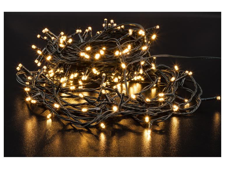 Opgerolde slinger van warme LED-lampjes op een donker oppervlak