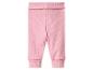 Roze geribbelde babybroek met boorden aan de taille en pijpen.