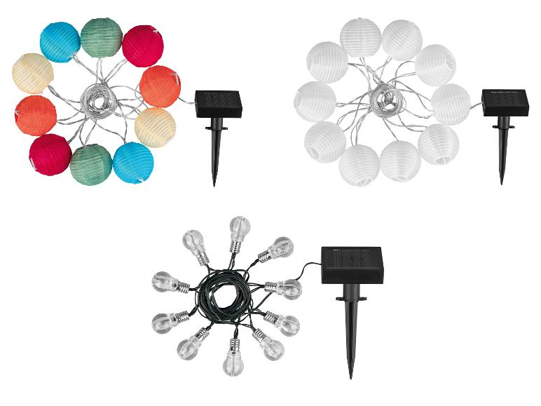Solar lichtslingers met gekleurde, witte lampionnen en transparante gloeilampen.