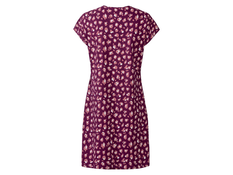 Een donkerpaarse jurk met luipaardprint.