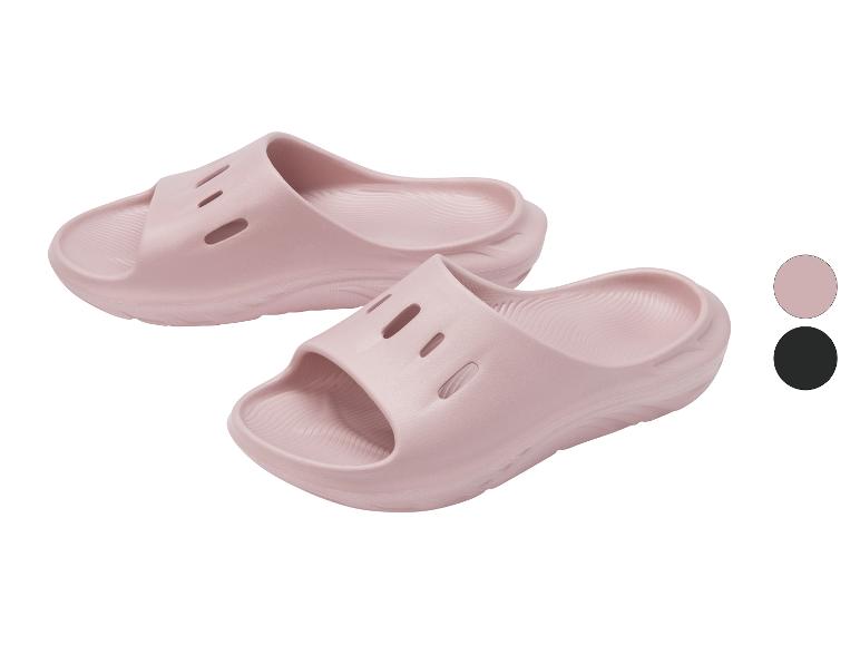 Twee lichtroze unisex slippers met ventilatiegaten, getoond met kleuropties.